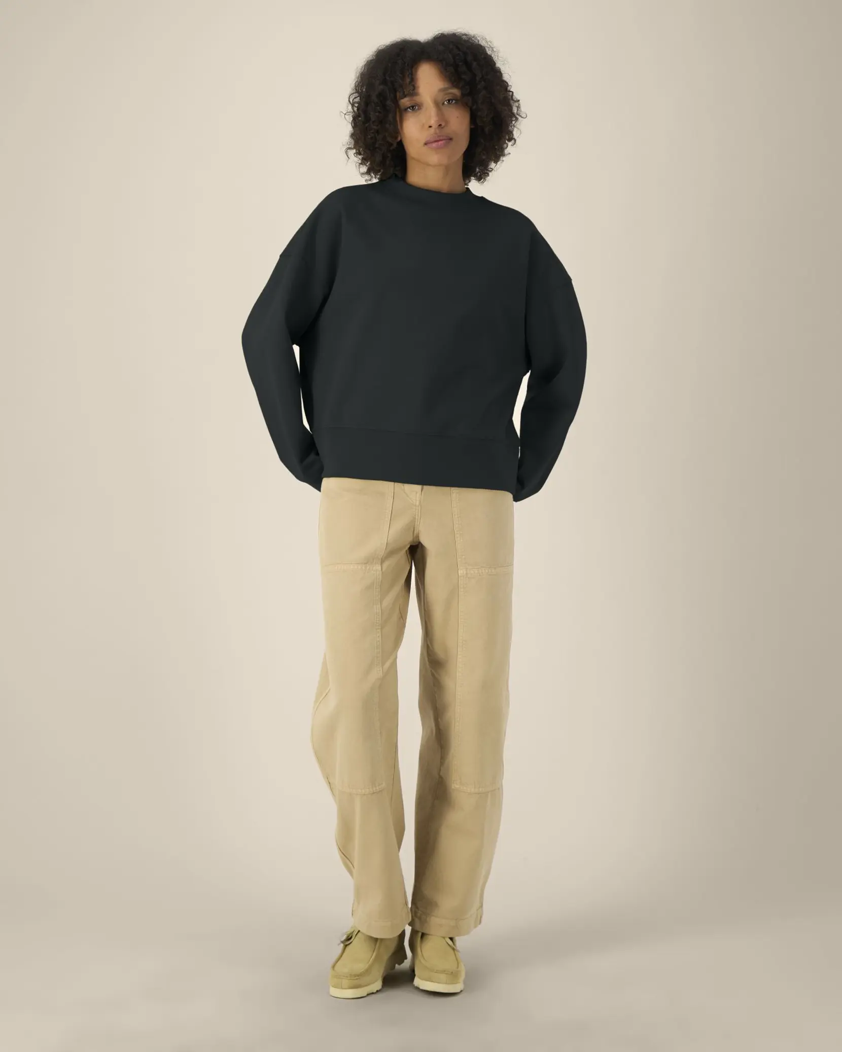 Bild på Ryler The unisex boxy crewneck sweatshirt in recycled cotton