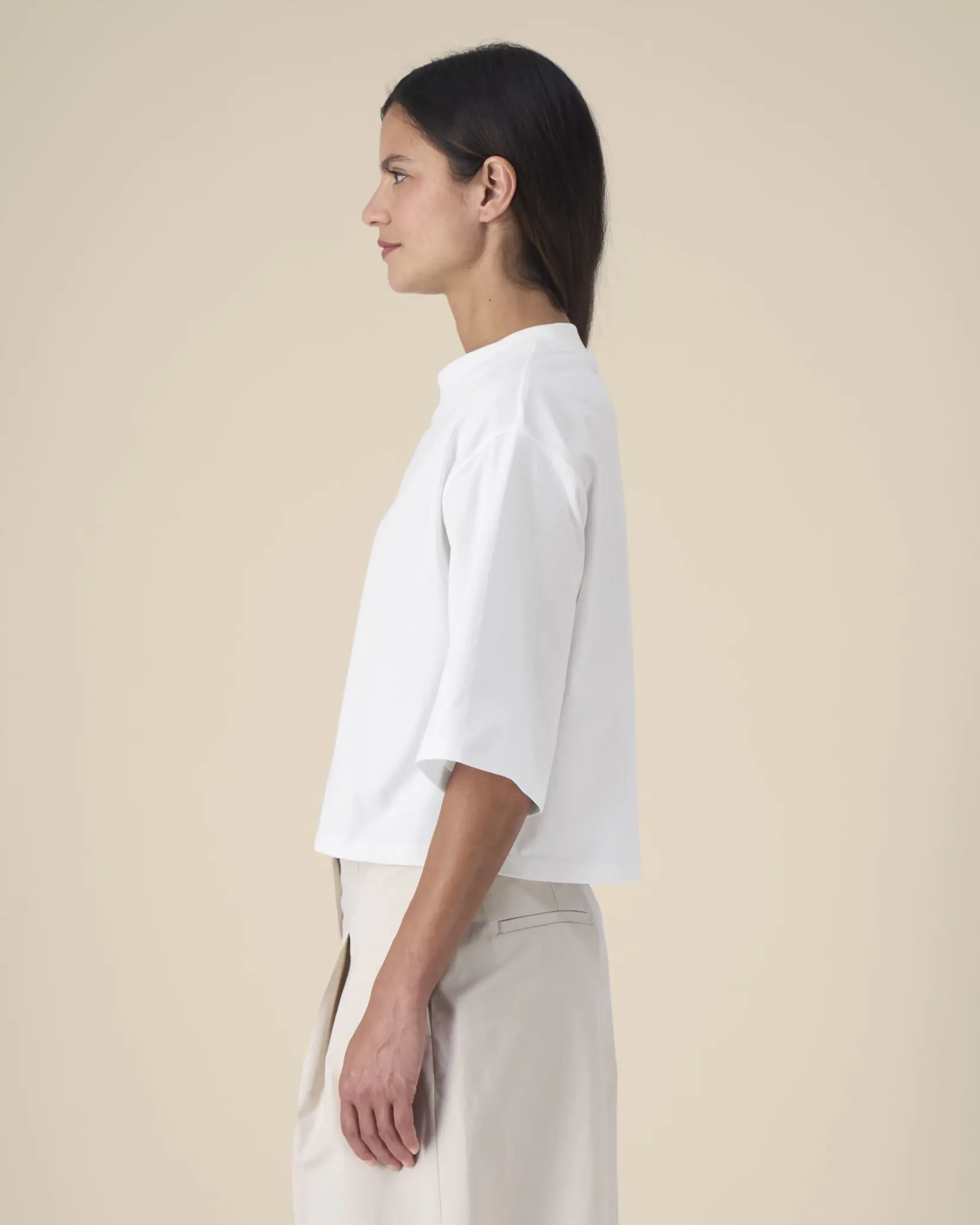 Bild på Stella Raya The women's cropped t-shirt in recycled cotton 