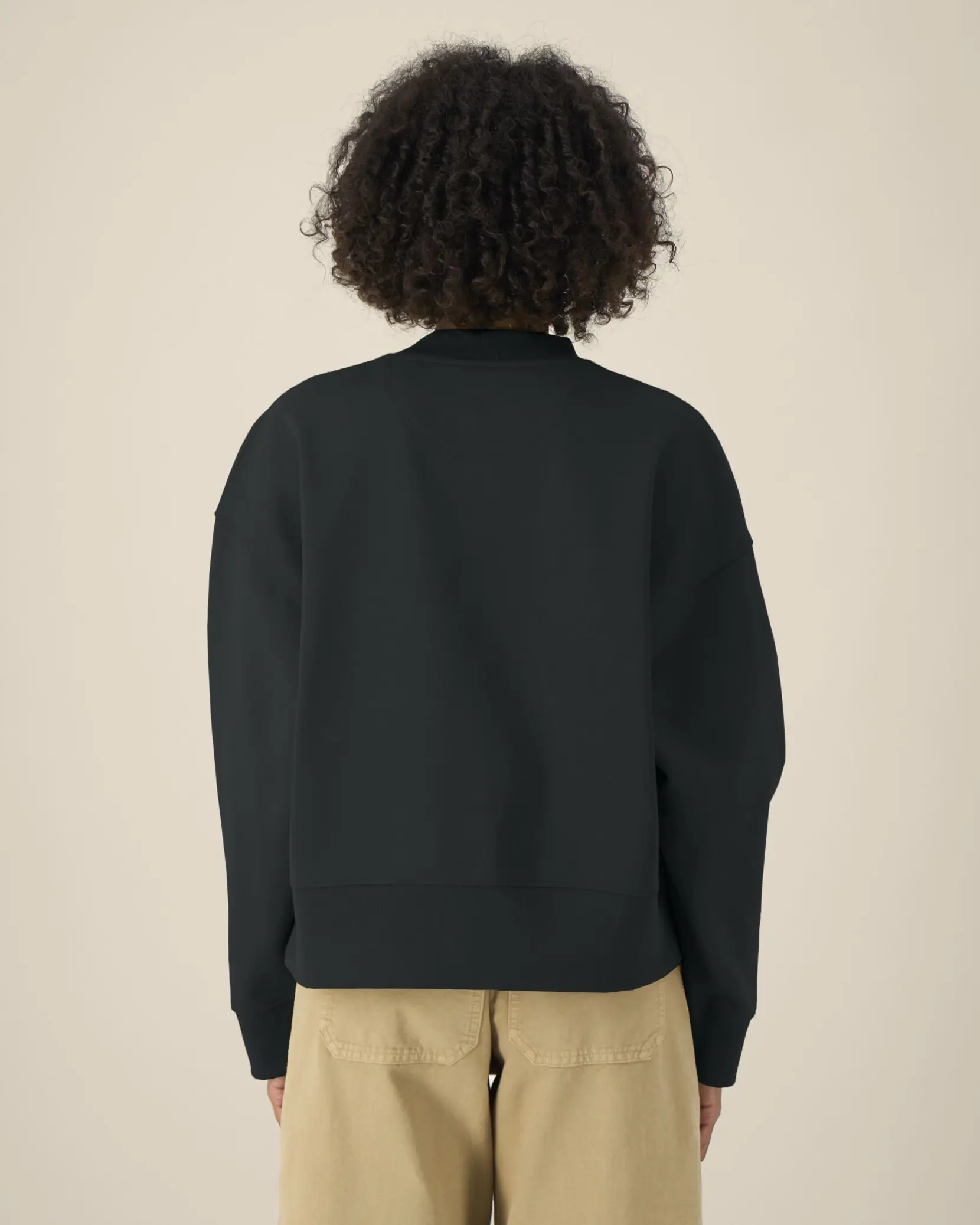 Bild på Ryler The unisex boxy crewneck sweatshirt in recycled cotton
