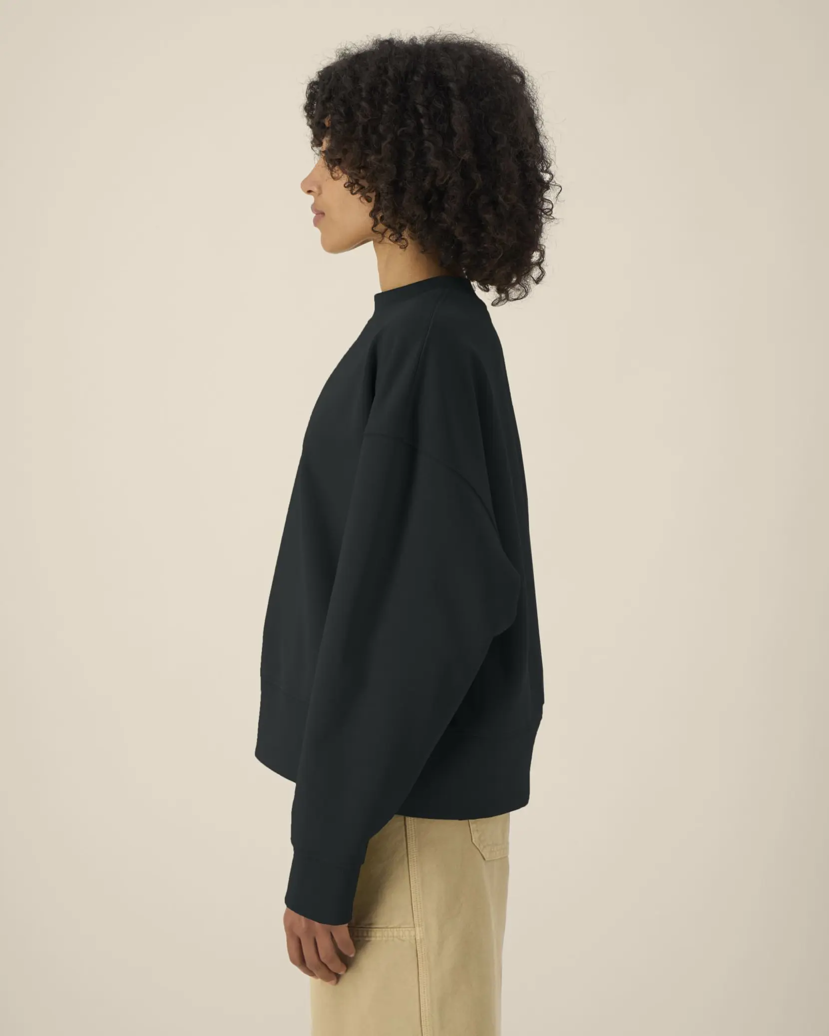 Bild på Ryler The unisex boxy crewneck sweatshirt in recycled cotton