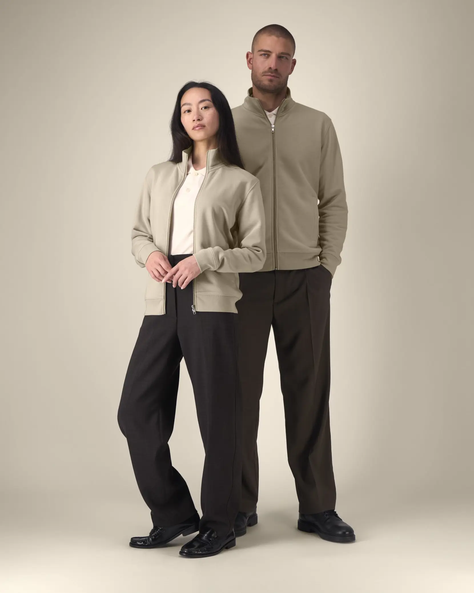 Bild på Trailer 2.0 The unisex high neck zip-through sweatshirt