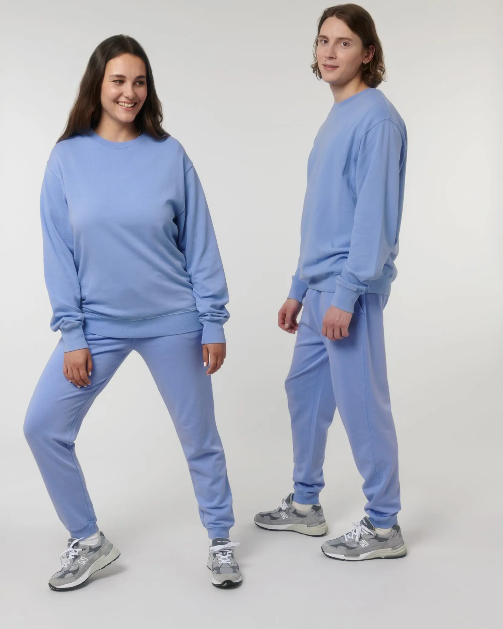 Bild på Matcher Vintage The unisex medium fit garment dyed crewneck sweatshirt