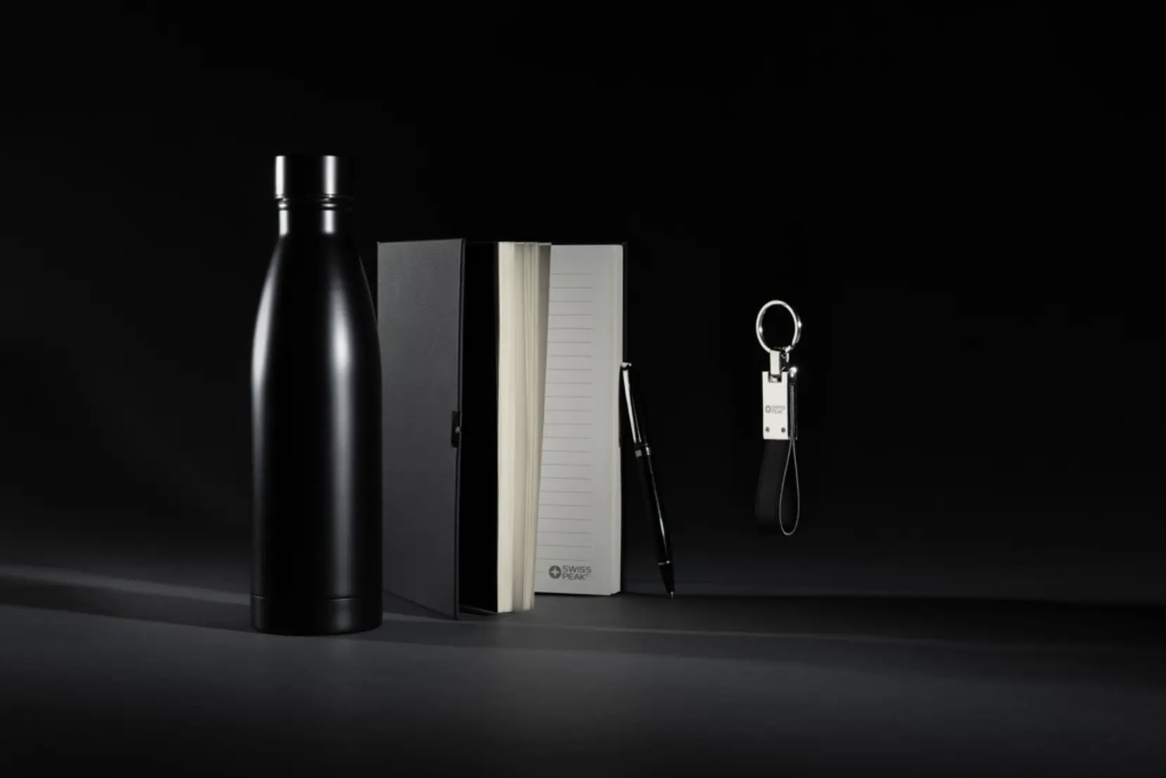 Bild på Swiss Peak RCS-certifierat lyxgåvoset med vattenflaska och a