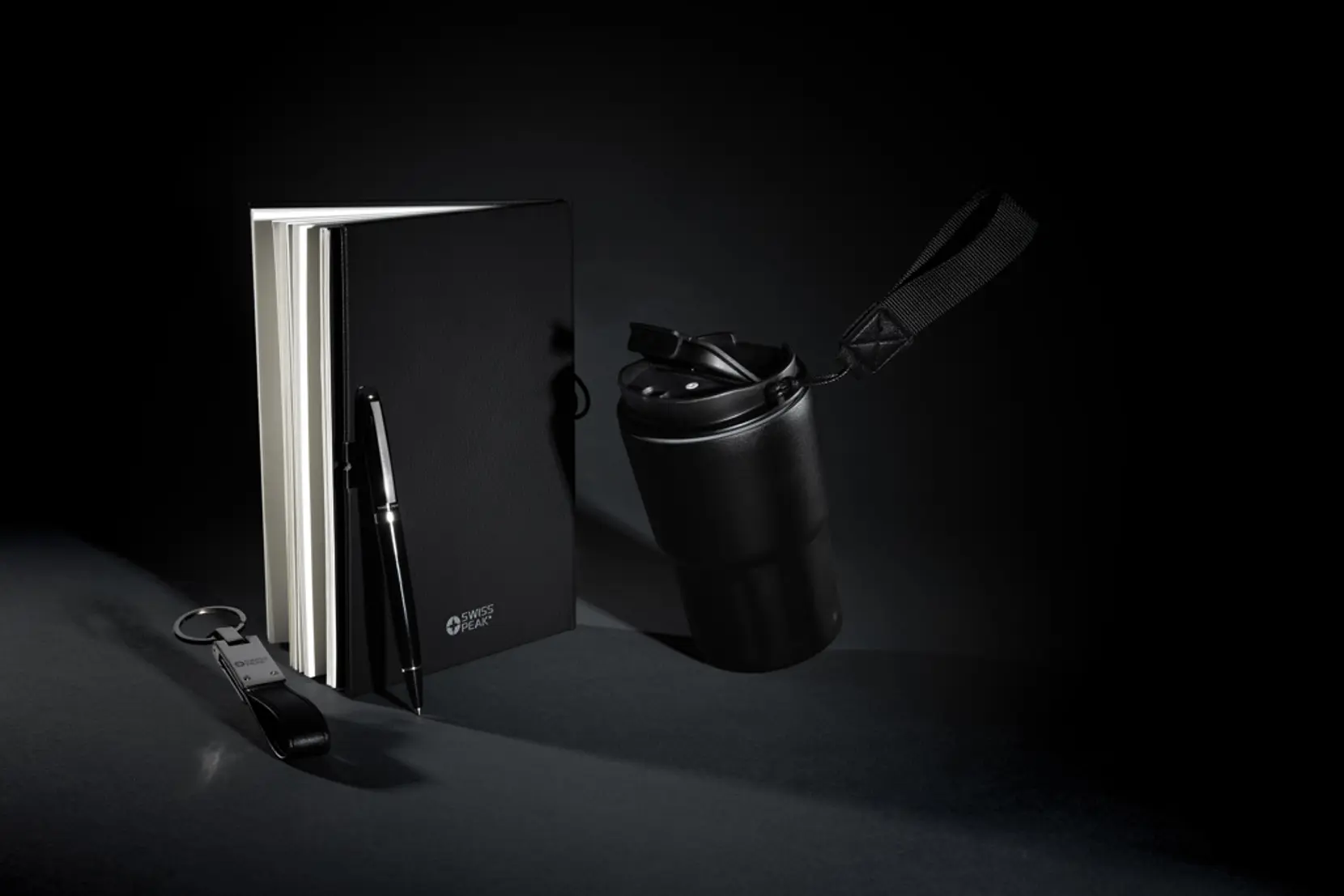 Bild på Swiss Peak RCS-certifierat lyxgåvoset med termosmugg