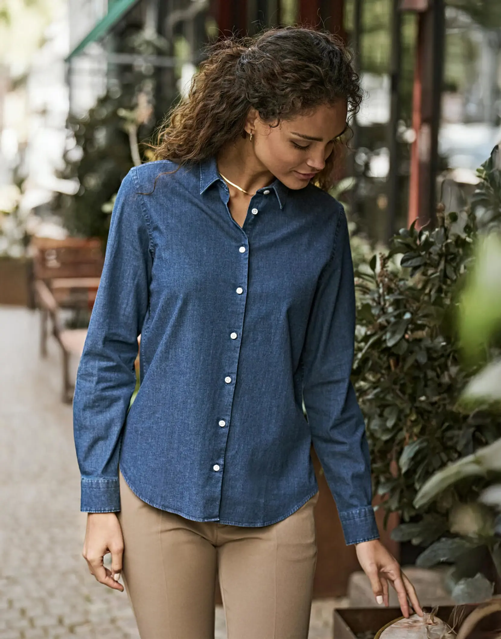 Bild på Women's Denim Shirt Bild på Women's Denim Shirt