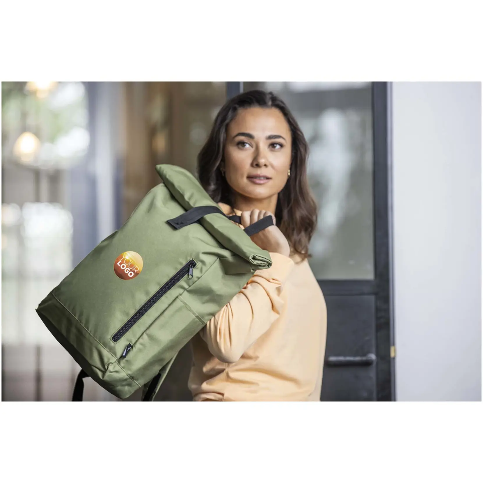 Bild på Byron 15,6 tums ryggsäck med rullöppning på 18 l av GRS RPET