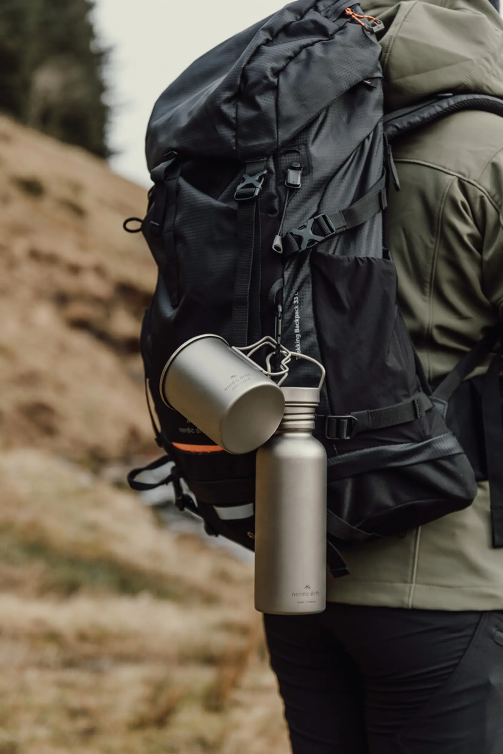 Bild på Nordic Drift Trail Light Titanium vattenflaska 600 ml Bild på Nordic Drift Trail Light Titanium vattenflaska 600 ml