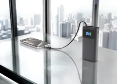 Bild på Quantom RCS ultrasnabb PD45W 10.000mAh powerbank med display