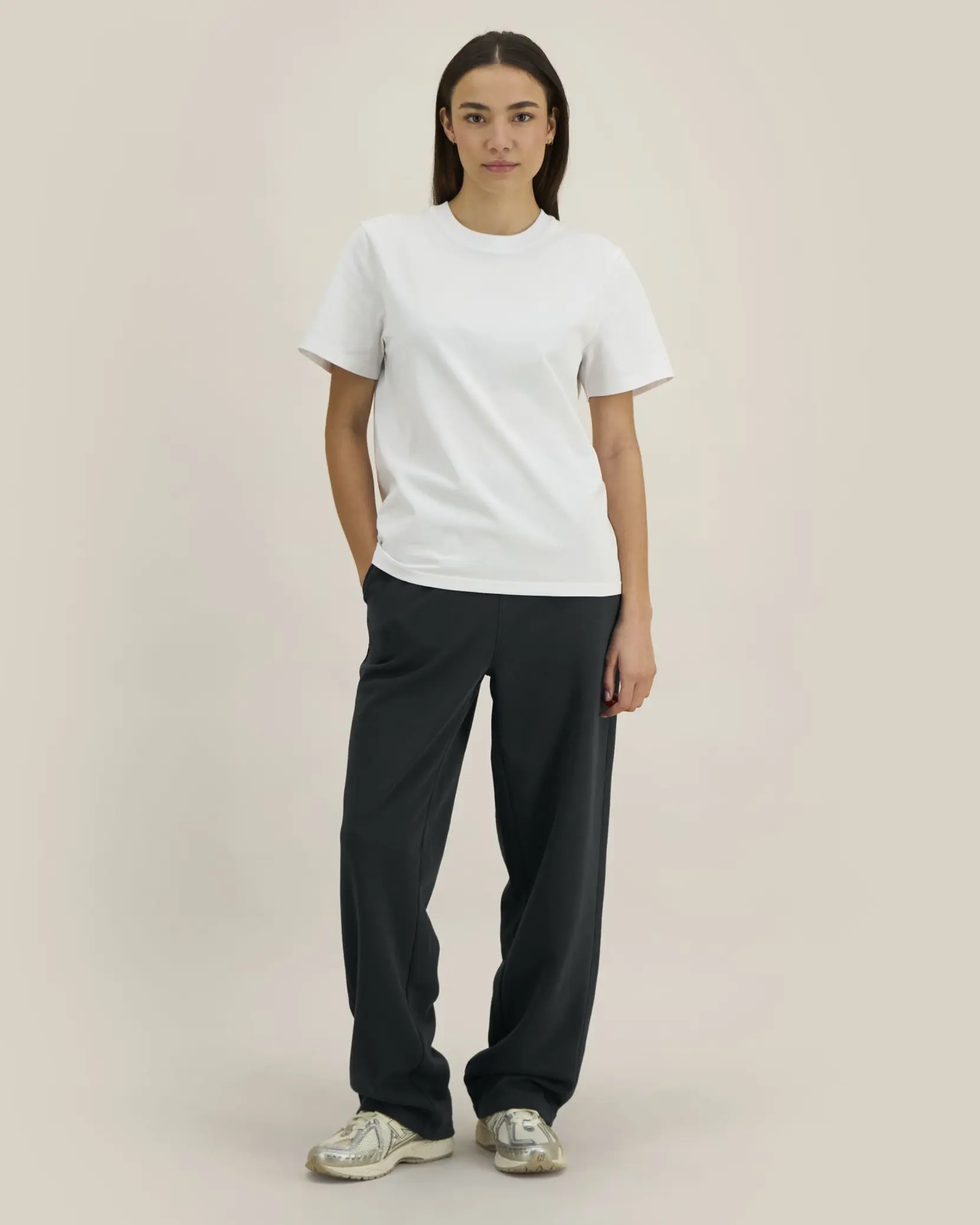 Bild på Needer The unisex relaxed straight leg joggers
