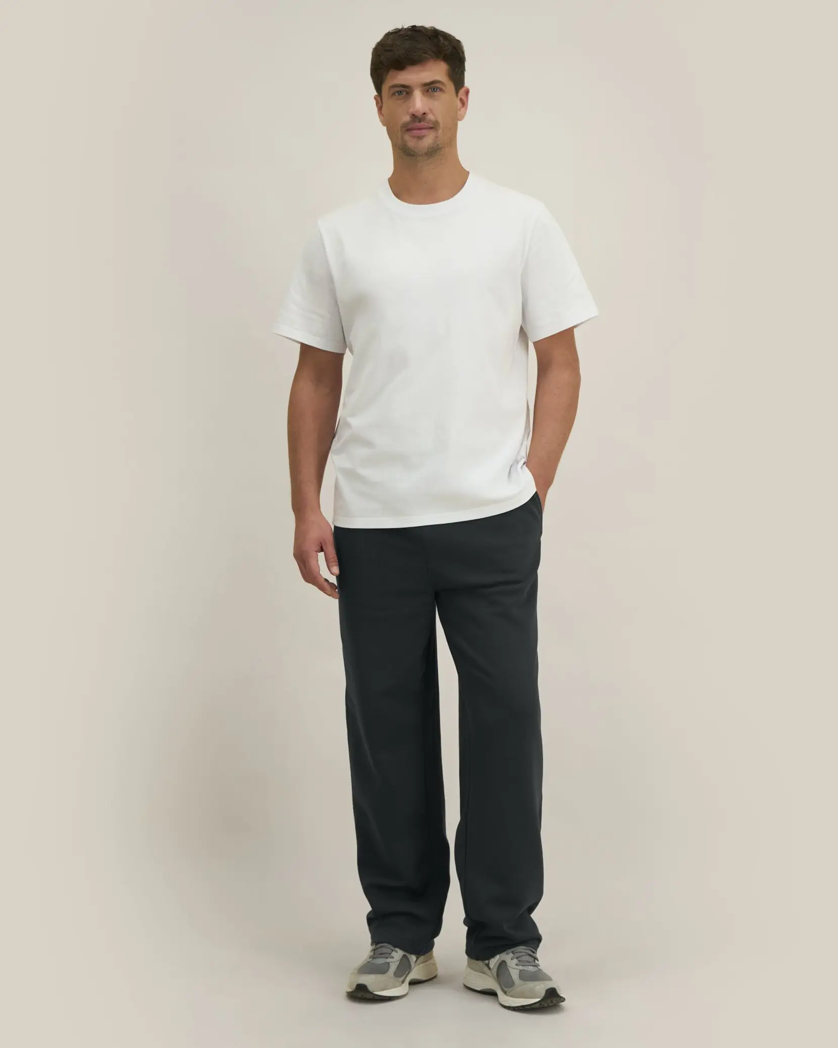 Bild på Needer The unisex relaxed straight leg joggers