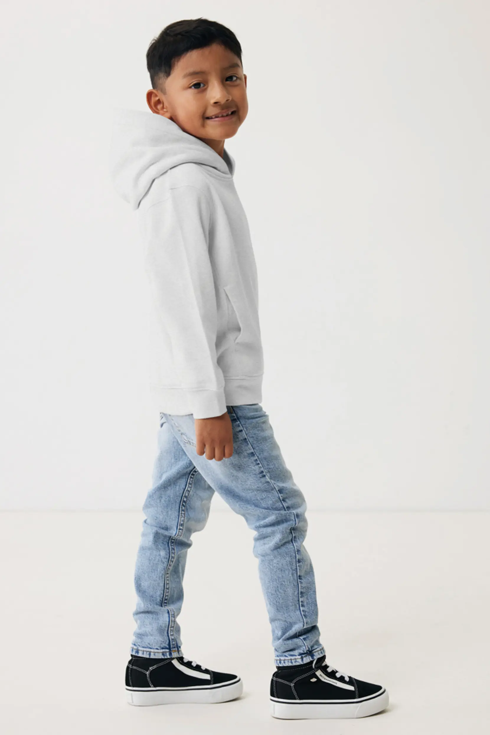 Bild på Iqoniq Yengo hoodie i återvunnen bomull med sidofickor för b
