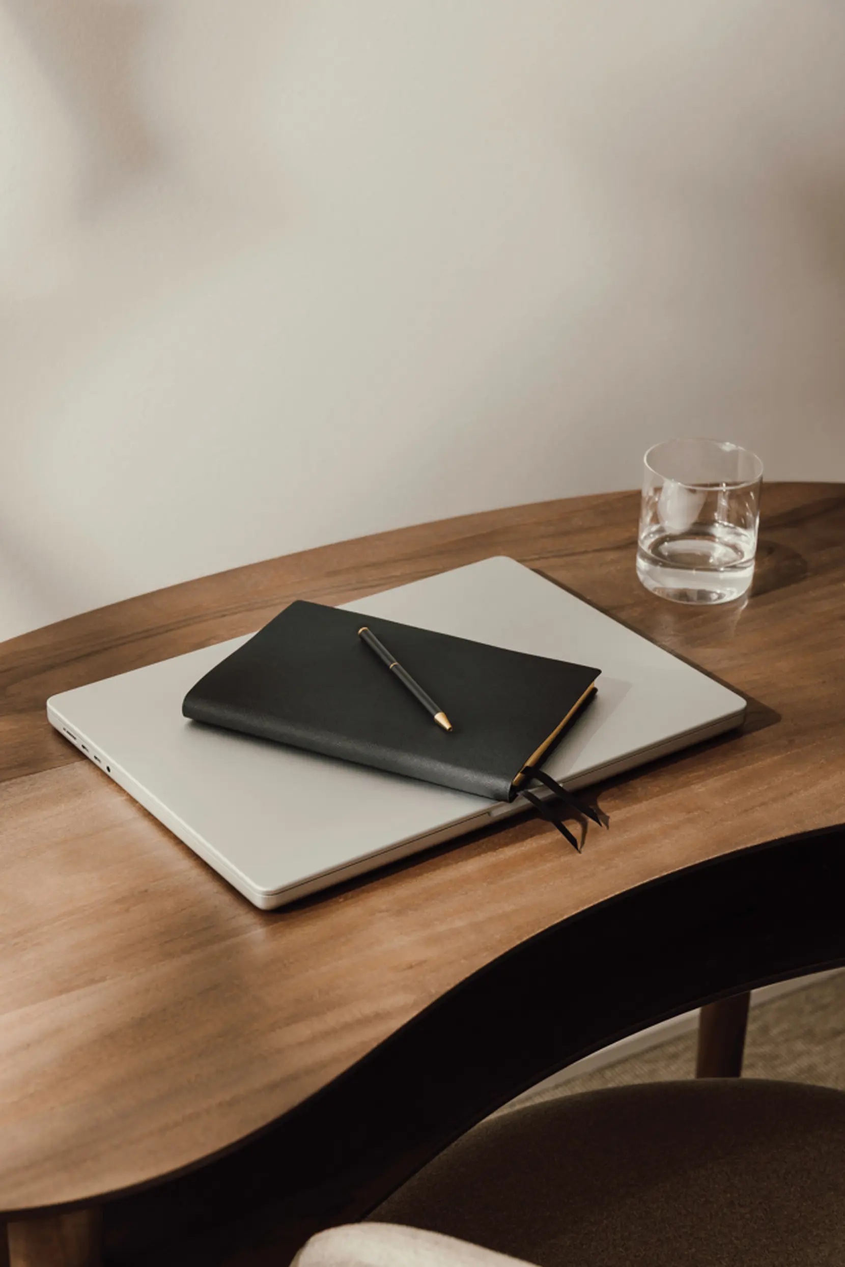 Bild på VINGA Arlo RCS executive writing set Bild på VINGA Arlo RCS executive writing set