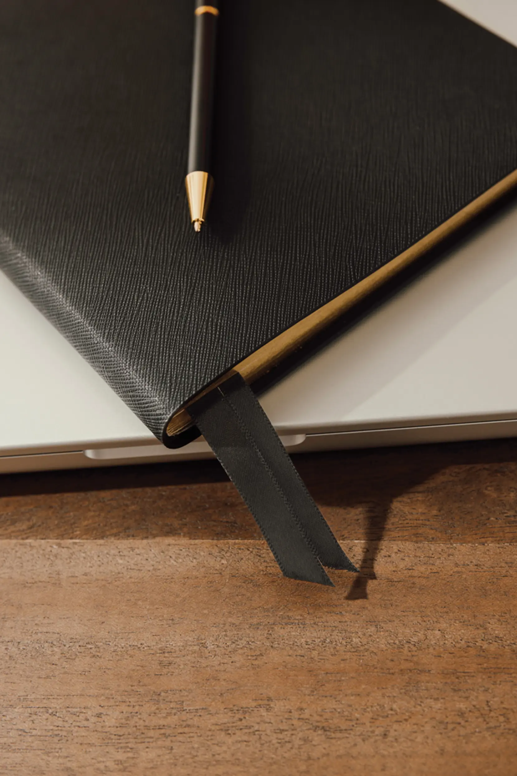 Bild på VINGA Arlo RCS executive writing set Bild på VINGA Arlo RCS executive writing set