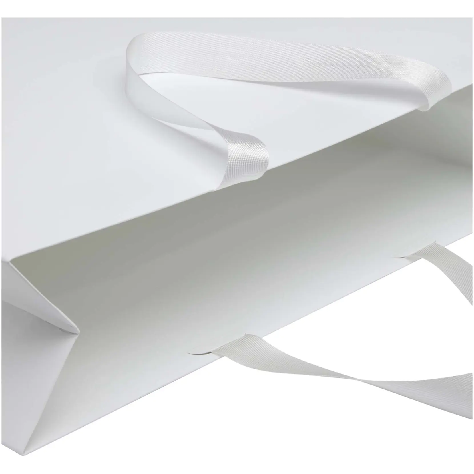 Bild på Smartfold 230 g/m² papperspåse med satinhandtag och glansig laminering – 42 x 12 x 35 cm Bild på Smartfold 230 g/m² papperspåse med satinhandtag och glansig laminering – 42 x 12 x 35 cm