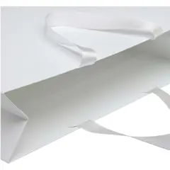 Bild på Smartfold 230 g/m² papperspåse med satinhandtag och matt laminering – 42 x 12 x 35 cm