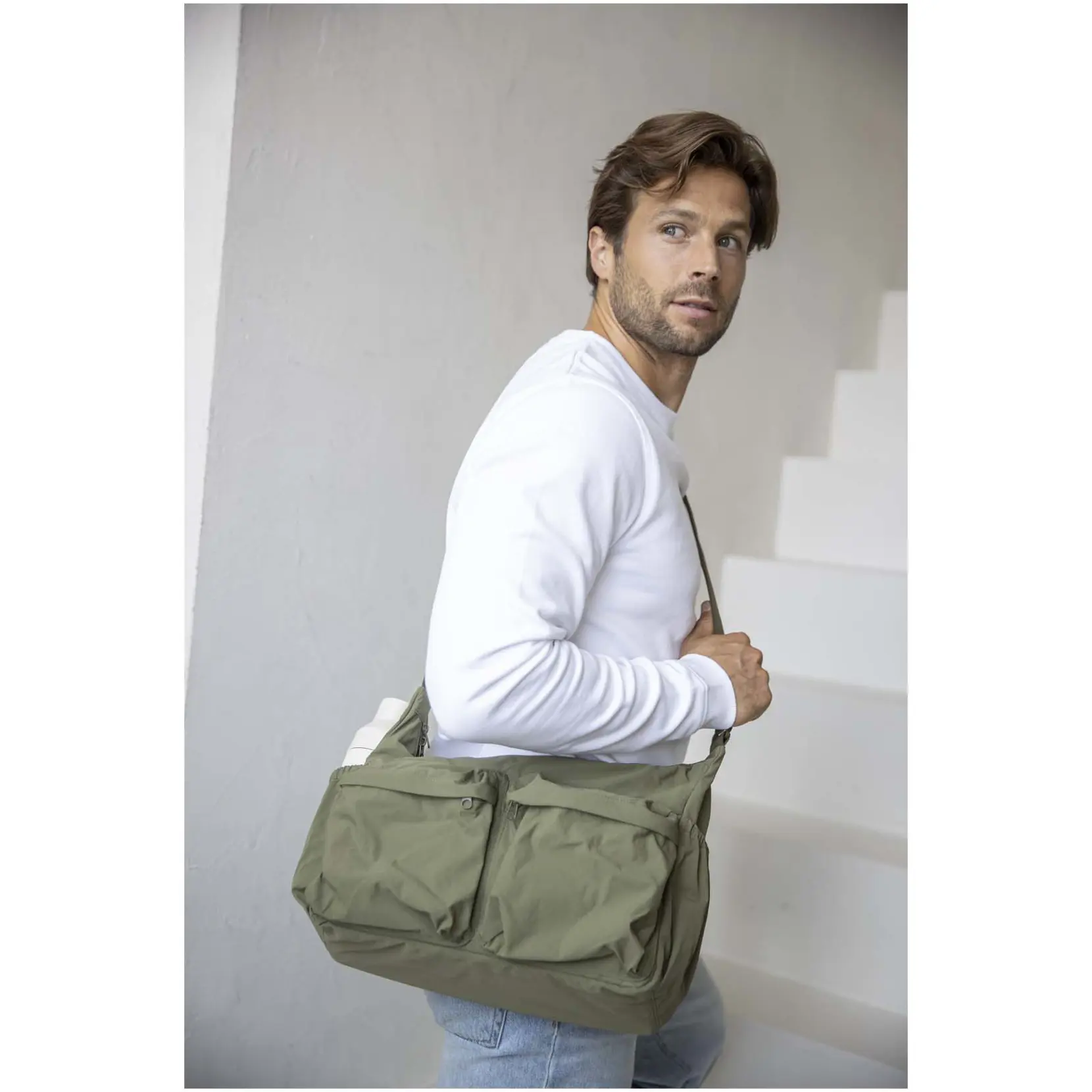 Bild på Calli 13" axelväska för laptop i GRS-återvunnen nylon Bild på Calli 13" axelväska för laptop i GRS-återvunnen nylon