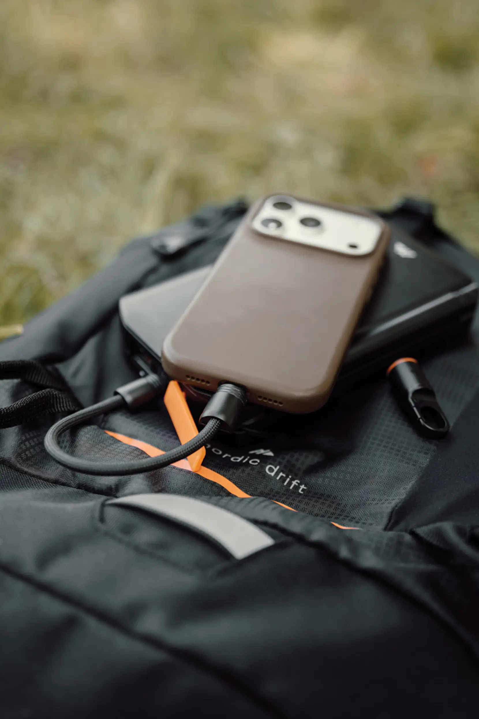 Bild på Nordic Drift Everest USB-C 60W snabbladdningskabel karbinhak Bild på Nordic Drift Everest USB-C 60W snabbladdningskabel karbinhak