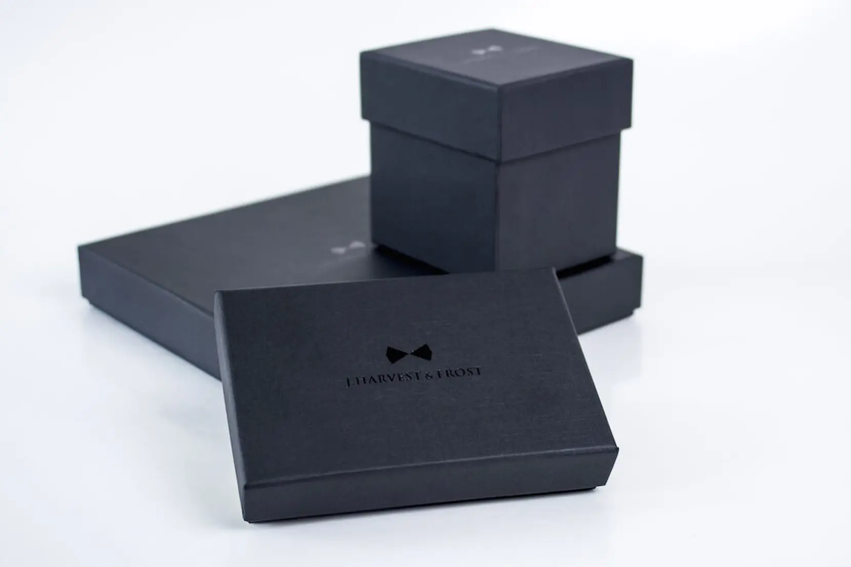 Bild på Solid Hankie & Lapel Pin With Giftbox Bild på Solid Hankie & Lapel Pin With Giftbox