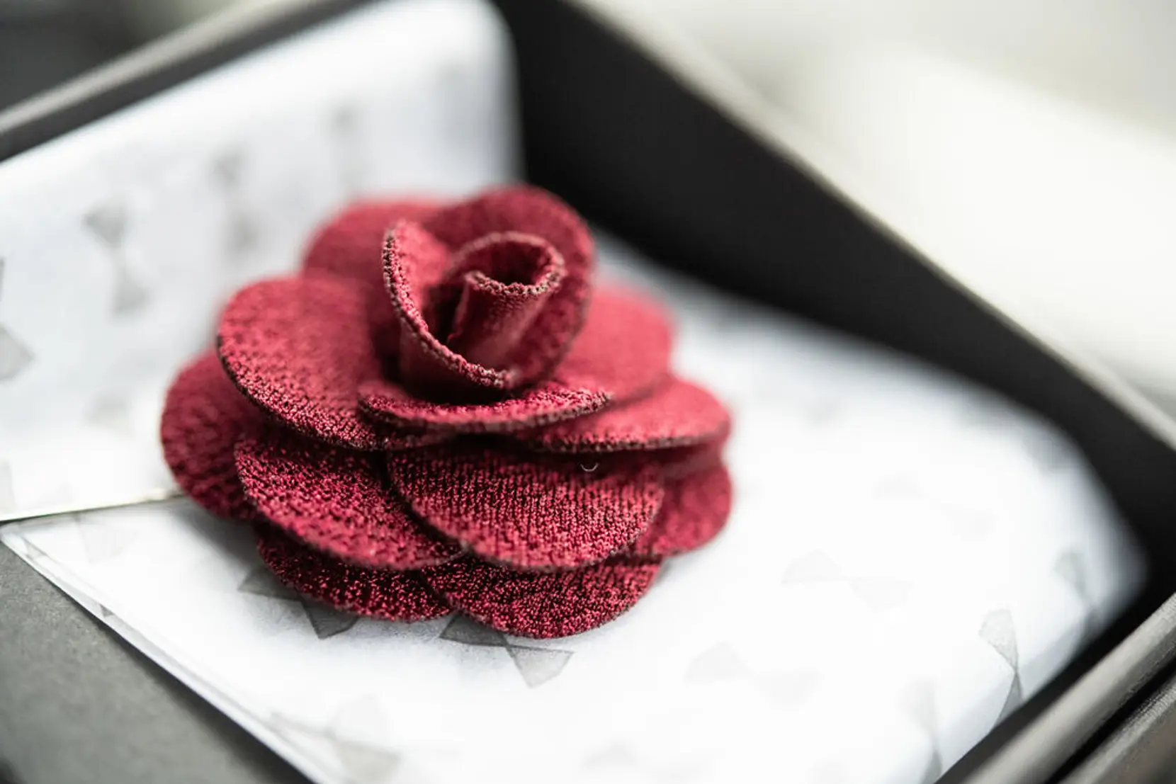 Bild på Solid Hankie & Lapel Pin With Giftbox Bild på Solid Hankie & Lapel Pin With Giftbox