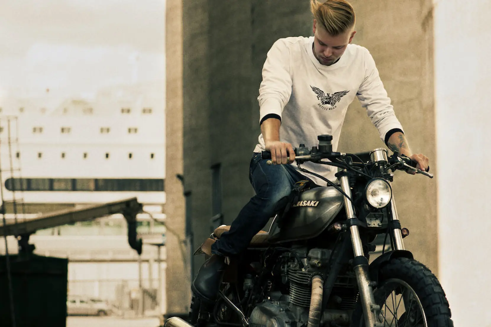 Bild på Heavy T-shirt L/S Bild på Heavy T-shirt L/S
