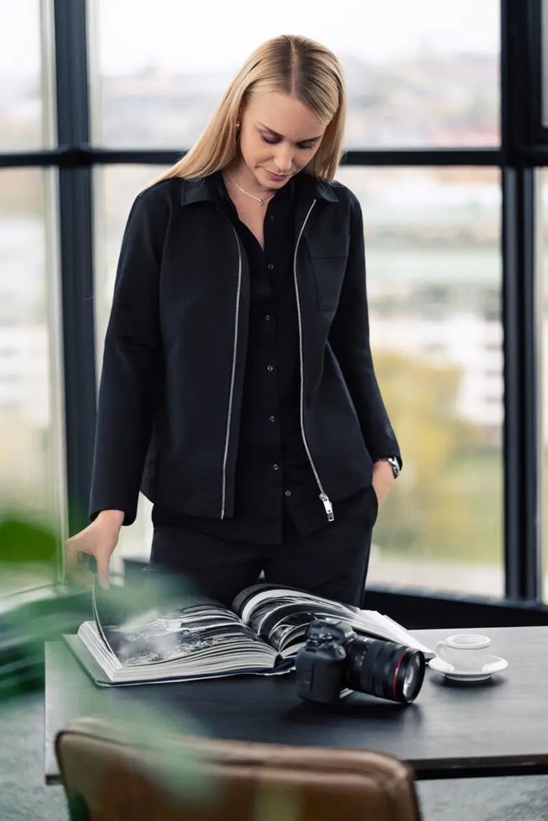 Bild på Modern Zip Overshirt Woman