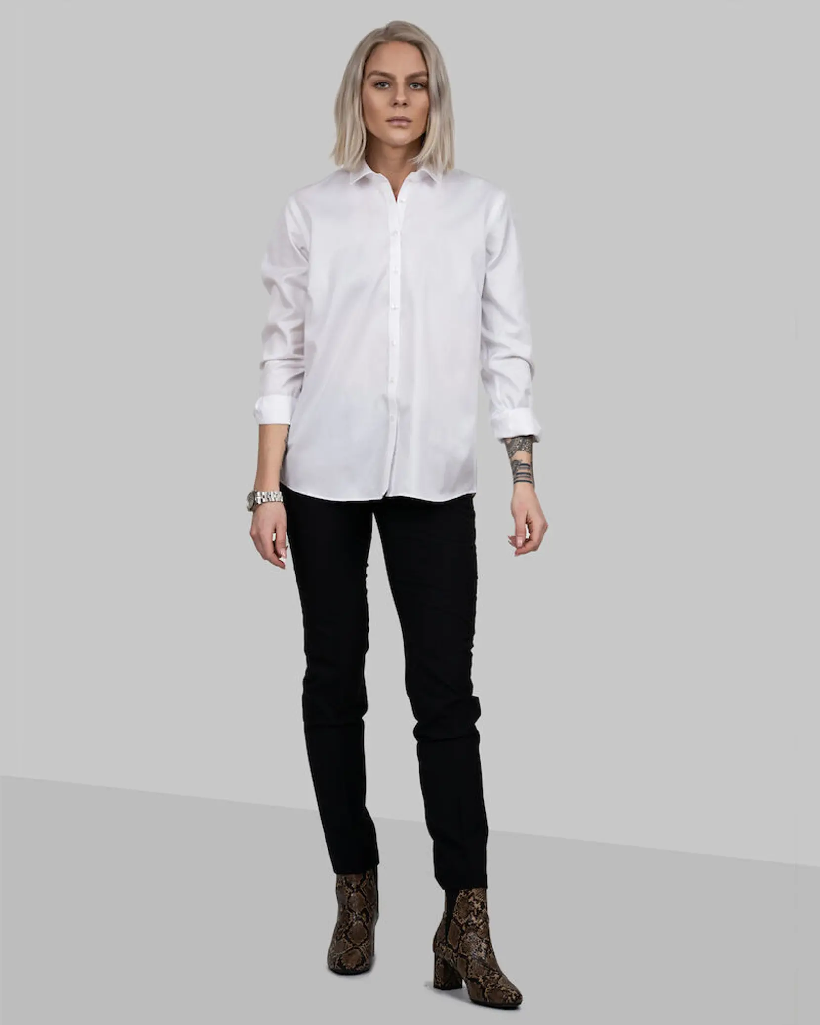 Bild på Green Bow 01 Woman Relaxed Bild på Green Bow 01 Woman Relaxed