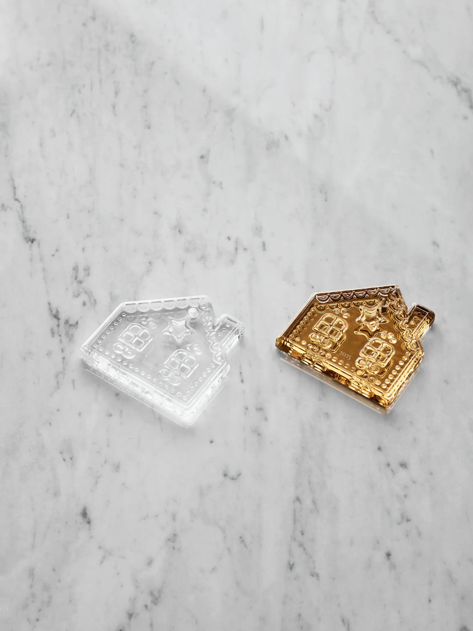 Bild på Annual Holiday Ornament Ginger bread house 21K gold 2025 Bild på Annual Holiday Ornament Ginger bread house 21K gold 2025