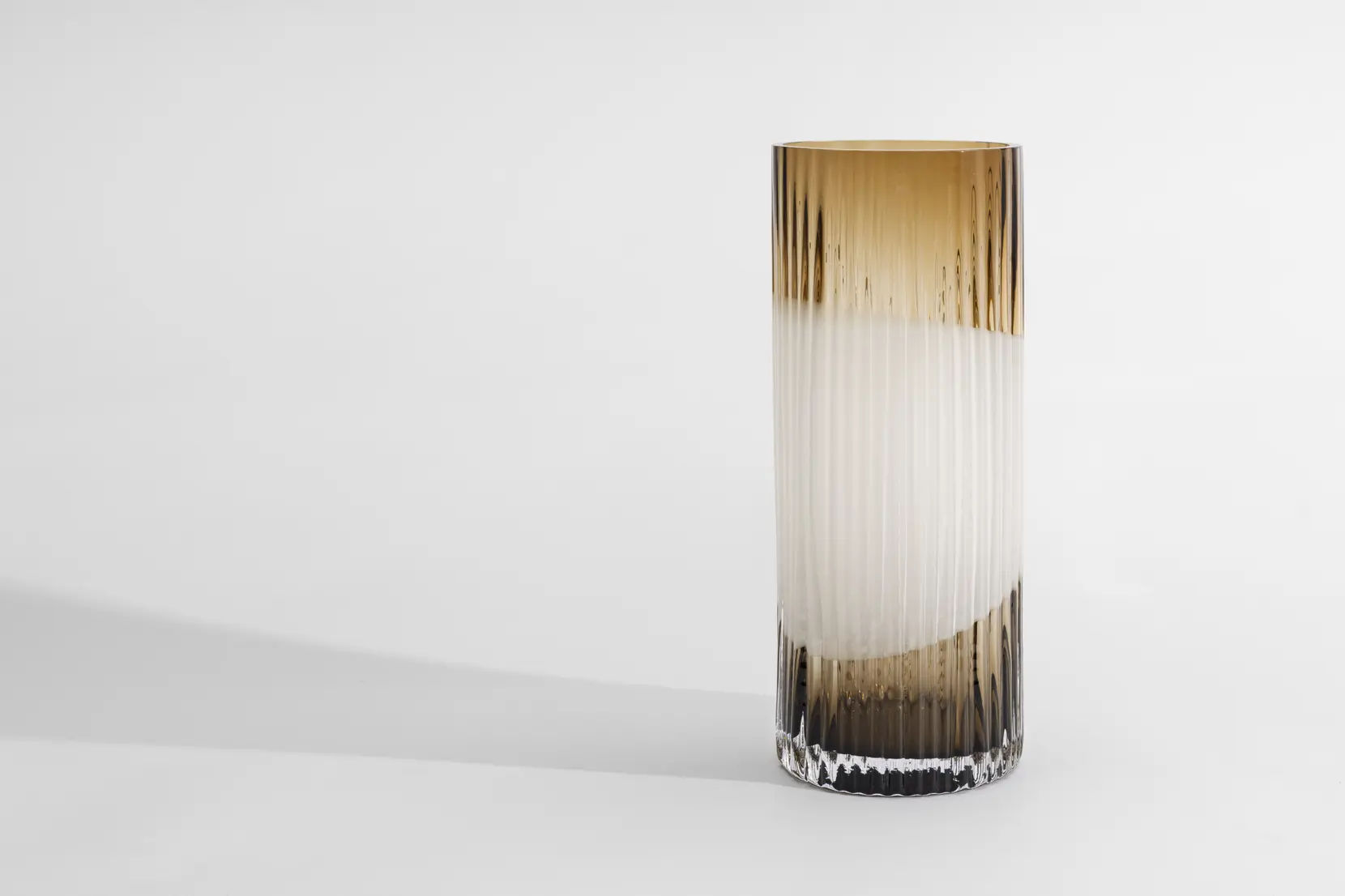 Bild på Plissé vase brun/gräddvit LB ED 10 -25 Bild på Plissé vase brun/gräddvit LB ED 10 -25