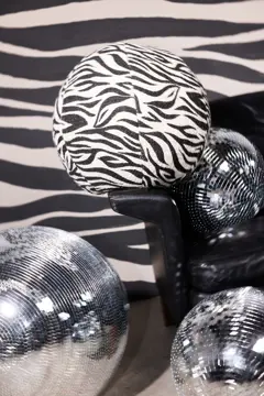 Bild på Kudde Anima zebra rund