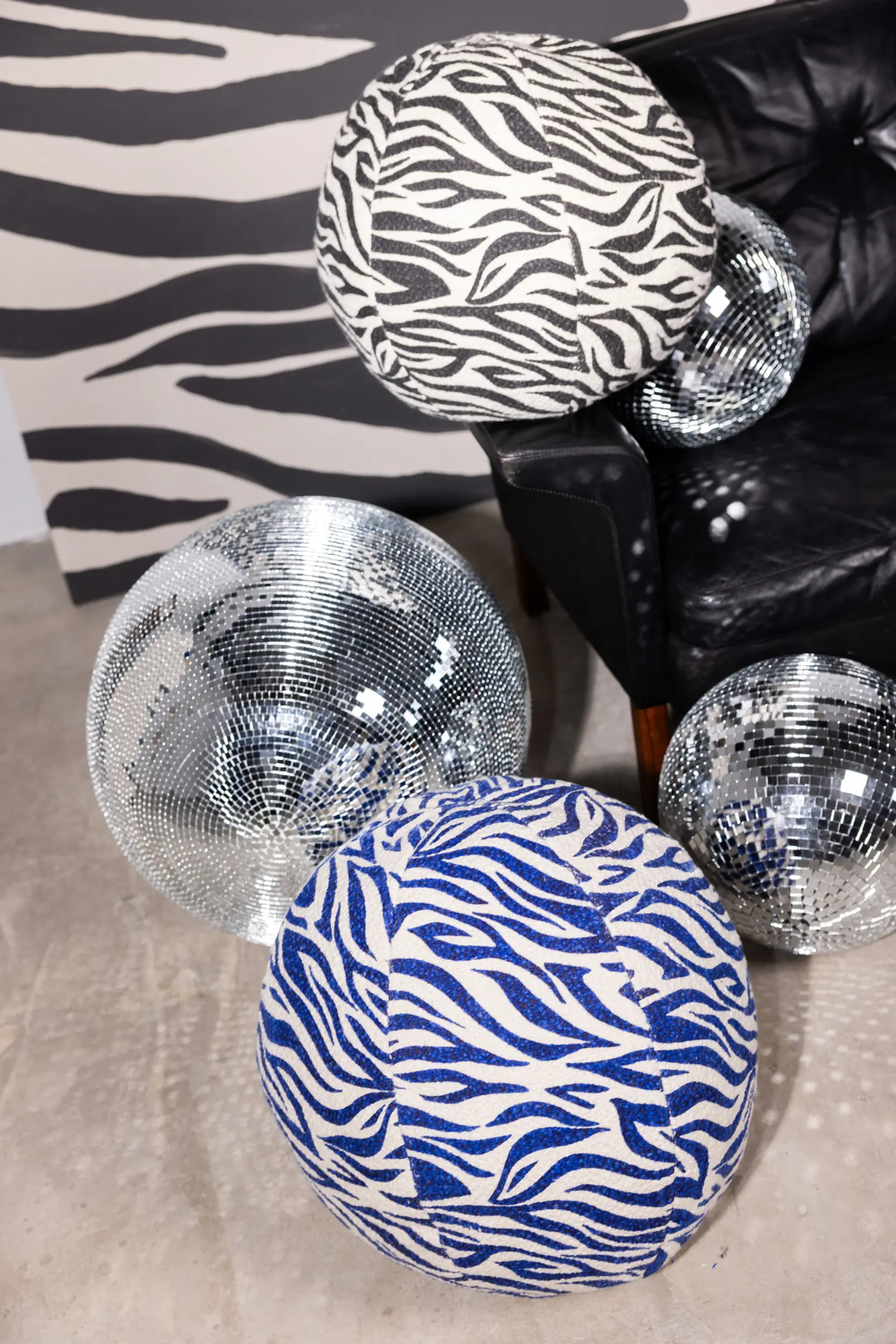 Bild på Kudde Anima zebra rund Bild på Kudde Anima zebra rund