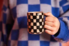 Bild på Mugg Liz rutig