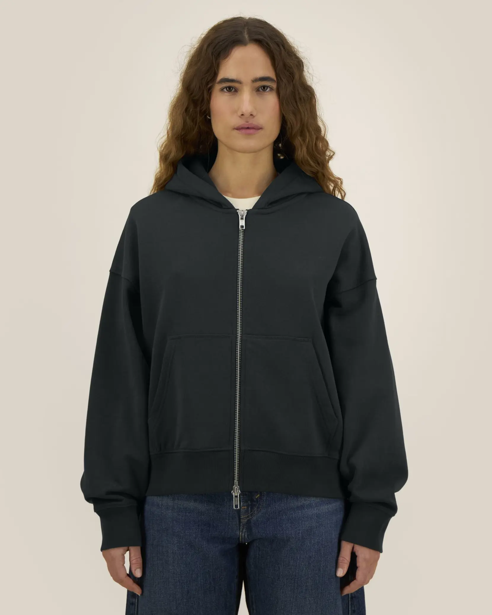Bild på Fronter The unisex boxy zip-through hoodie Bild på Fronter The unisex boxy zip-through hoodie