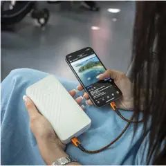 Bild på Xtorm Go2 20W 20 000mAh powerbank med snabbladdning