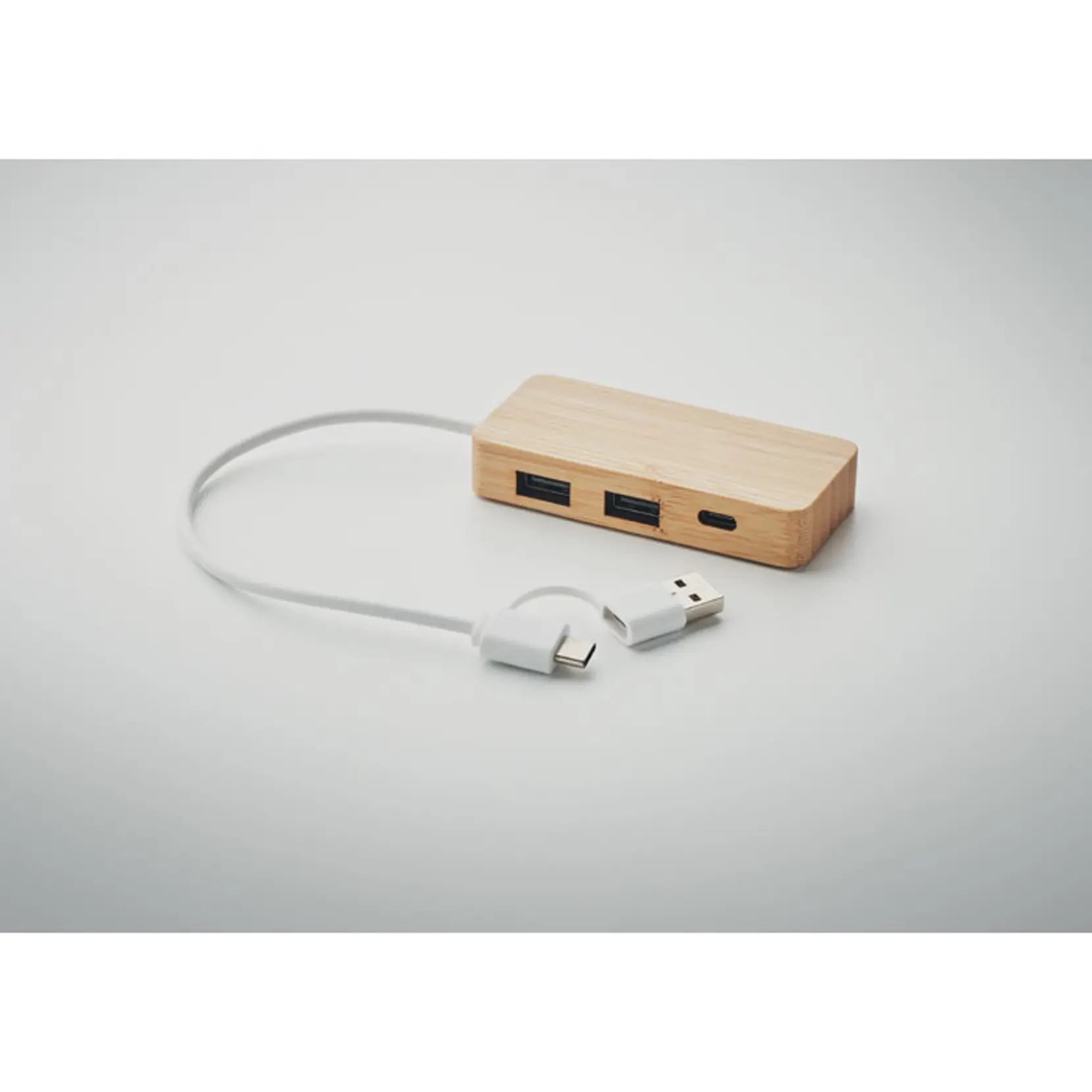 Bild på USB-hubb med 3 portar i bambu Bild på USB-hubb med 3 portar i bambu