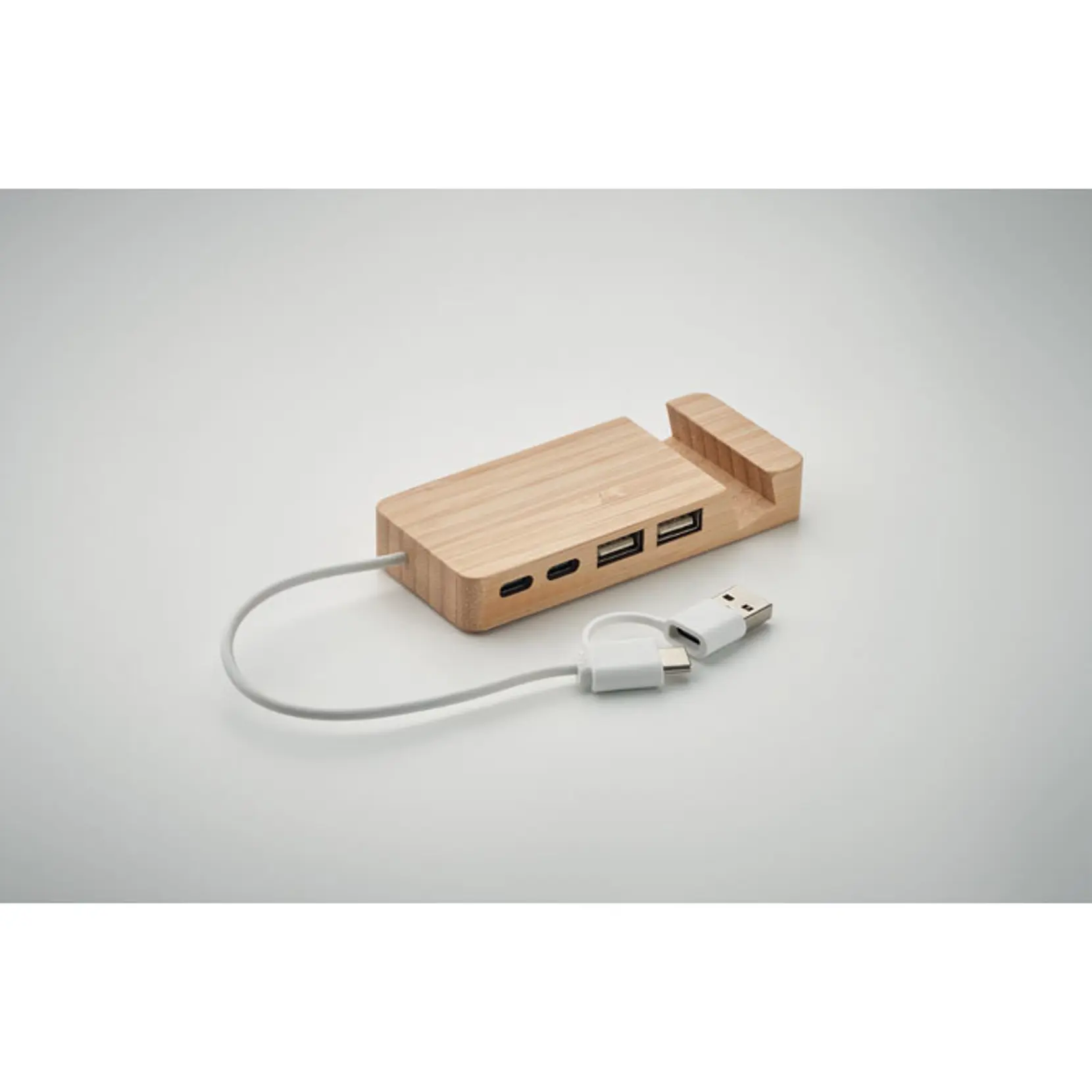 Bild på USB-hubb med 4 portar i bambu