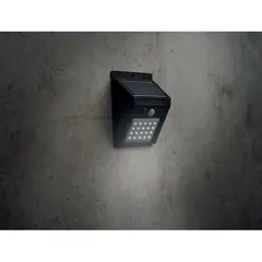 Bild på LED-lampa med solcell
