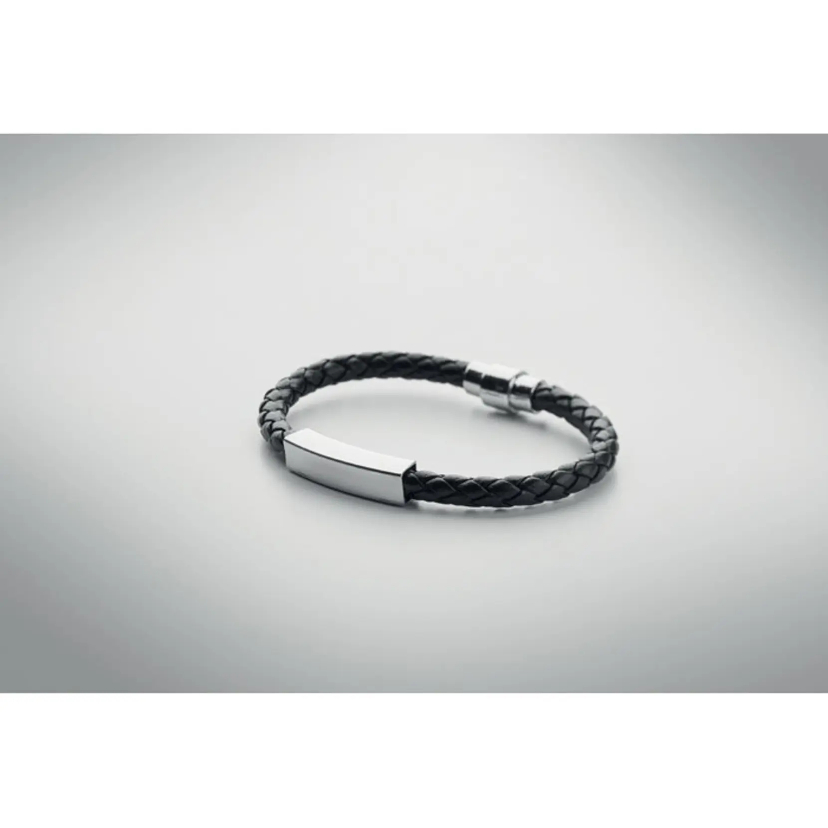 Bild på Armband i flätat konstläder Bild på Armband i flätat konstläder