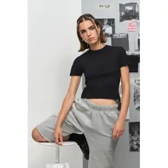 Bild på LILIA WOMEN CROPPED T-SHIRT
